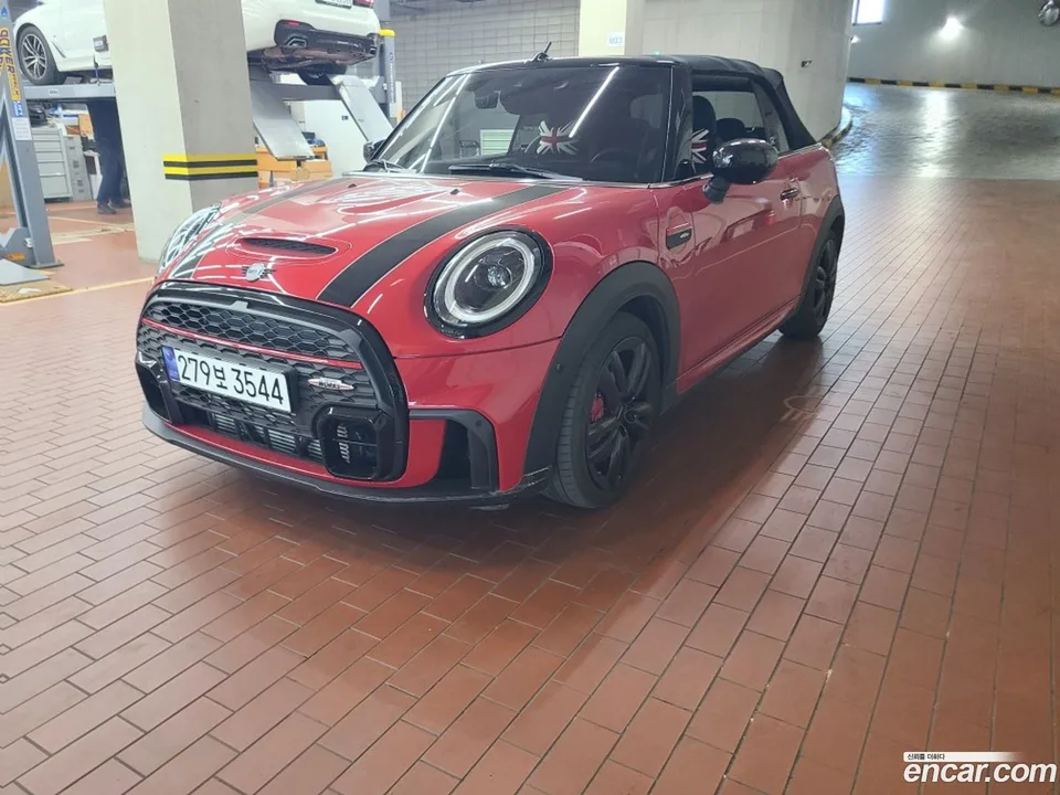 MINI Cooper S Convertible JCW 2024 — фото 1, купить с доставкой в Москву