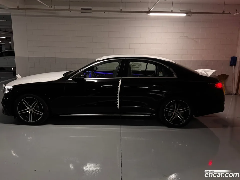 Mercedes-Benz E-Class E300 4MATIC AMG Line 2026 — миниатюра 3