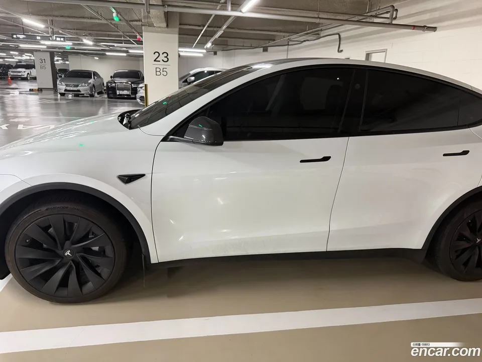 Tesla Model Y AWD 2025 — миниатюра 2