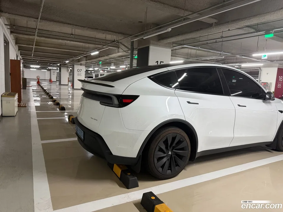 Tesla Model Y AWD 2025 — миниатюра 4