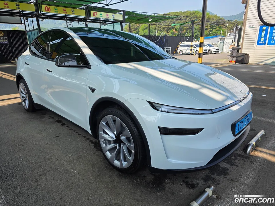Tesla Model Y AWD 2025 — миниатюра 5