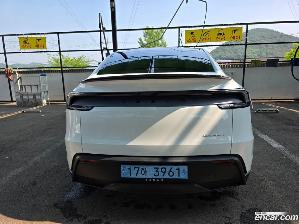 Tesla Model Y AWD 2025 — фото 1, купить с доставкой в Москву