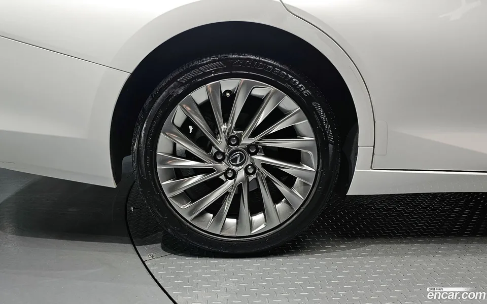 Lexus ES 300h 2023 — миниатюра 5