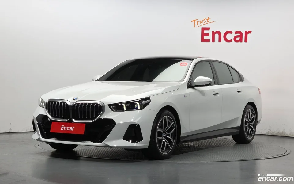 BMW 5 Series 520i M 2025 — фото 1, купить с доставкой в Москву