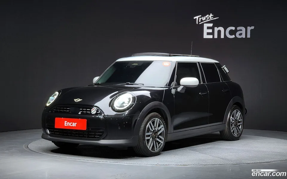 MINI Cooper C 5 2025 — фото 1, купить с доставкой в Москву