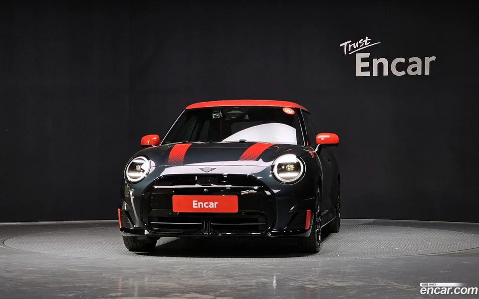 MINI Cooper Electric JCW 2025 — thumbnail 3