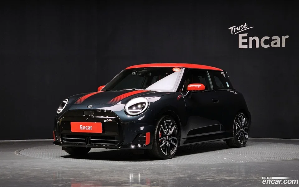 MINI Cooper Electric JCW 2025 — photo 1, buy with delivery to Moscow