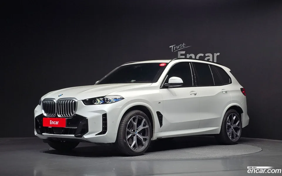 BMW X5 xDrive 40i M 2024 — фото 1, купить с доставкой в Москву