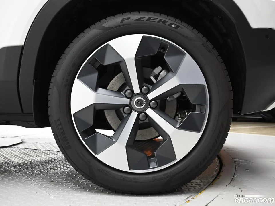 Volvo XC40 B4 2026 — миниатюра 2