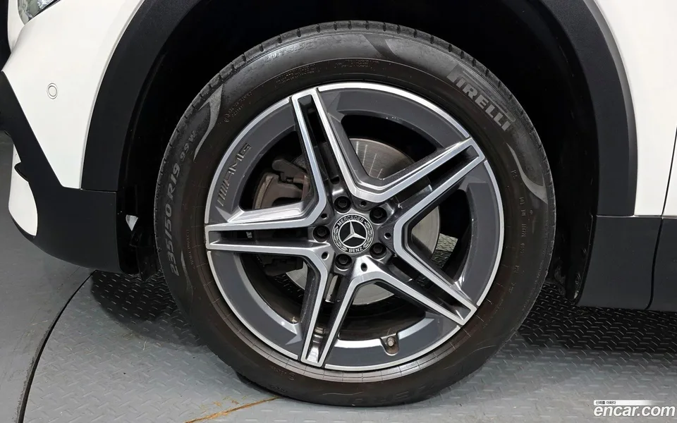 Mercedes-Benz GLB-Class GLB250 4MATIC 2023 — миниатюра 2