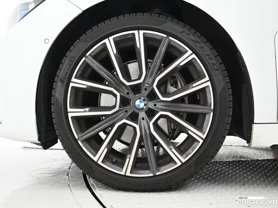 BMW 7 Series 740i M 2022 — миниатюра 5