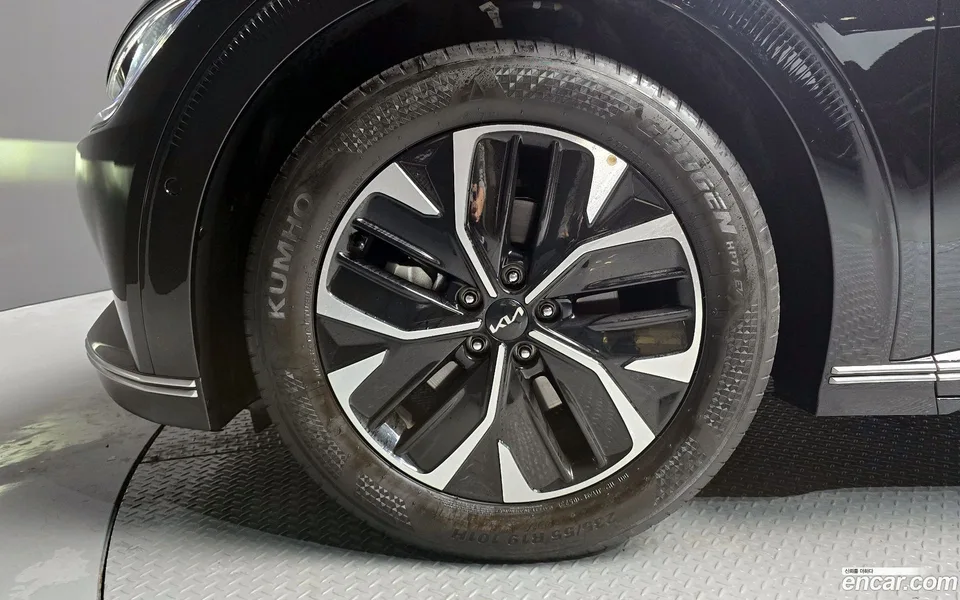 Kia EV6 2023 — миниатюра 5