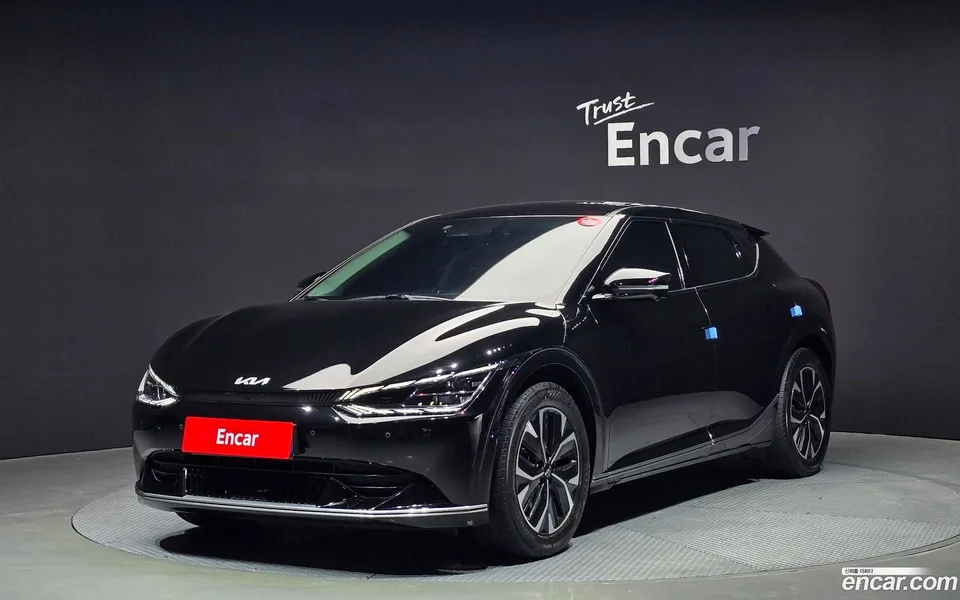 Kia EV6 2023 — фото 1, купить с доставкой в Москву