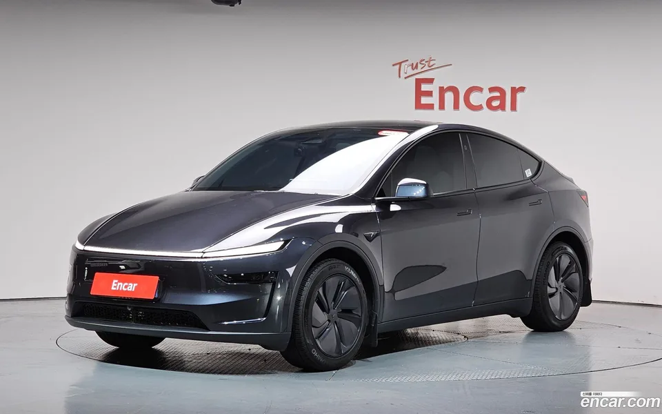 Tesla Model Y RWD 2025 — фото 1, купить с доставкой в Москву