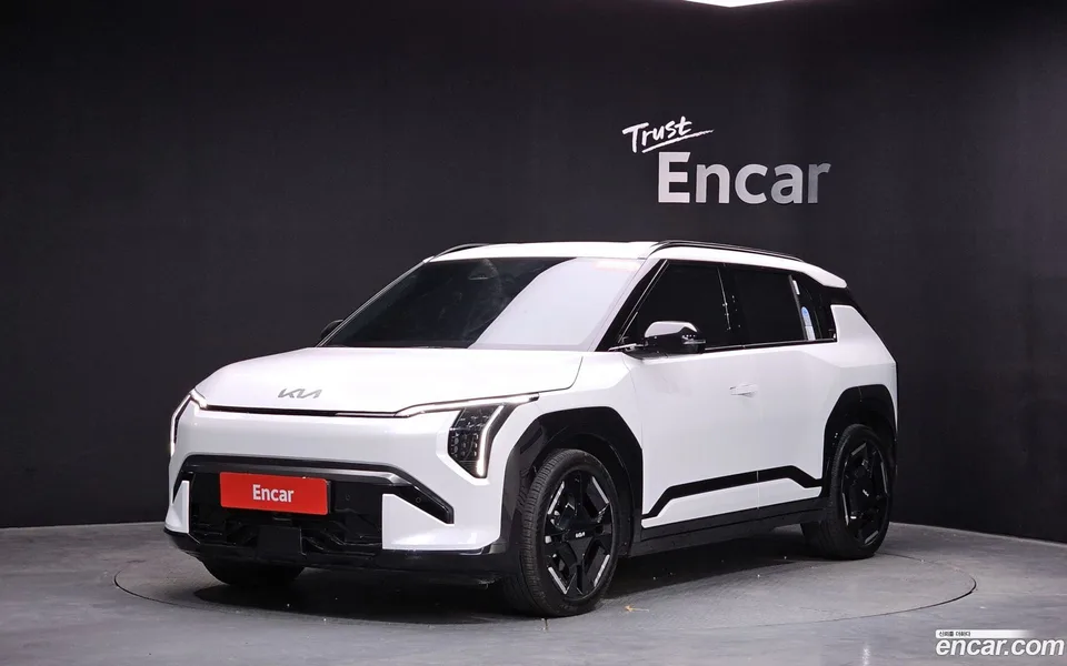 Kia EV3 2WD 2024 — фото 1, купить с доставкой в Москву