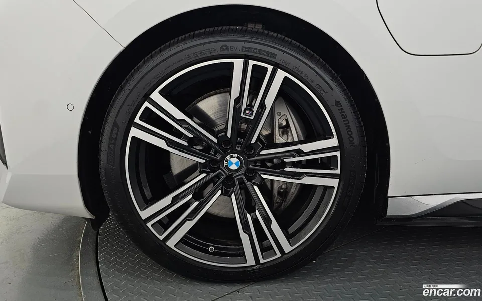 BMW 7 Series 750e xDrive M 2023 — миниатюра 5
