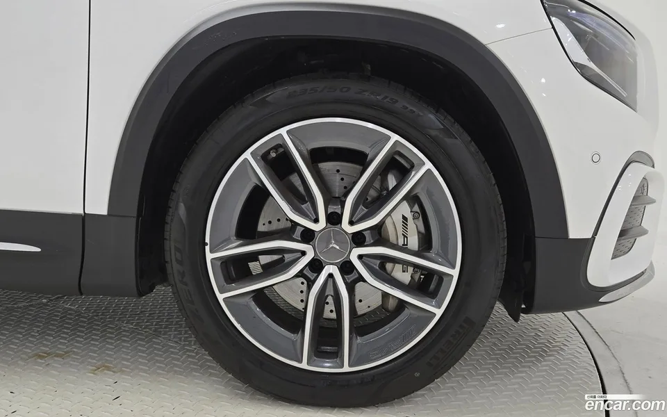 Mercedes-Benz GLB-Class AMG GLB35 4MATIC 2025 — миниатюра 5