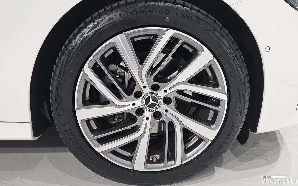 Mercedes-Benz E-Class E220d 4MATIC 2025 — миниатюра 2