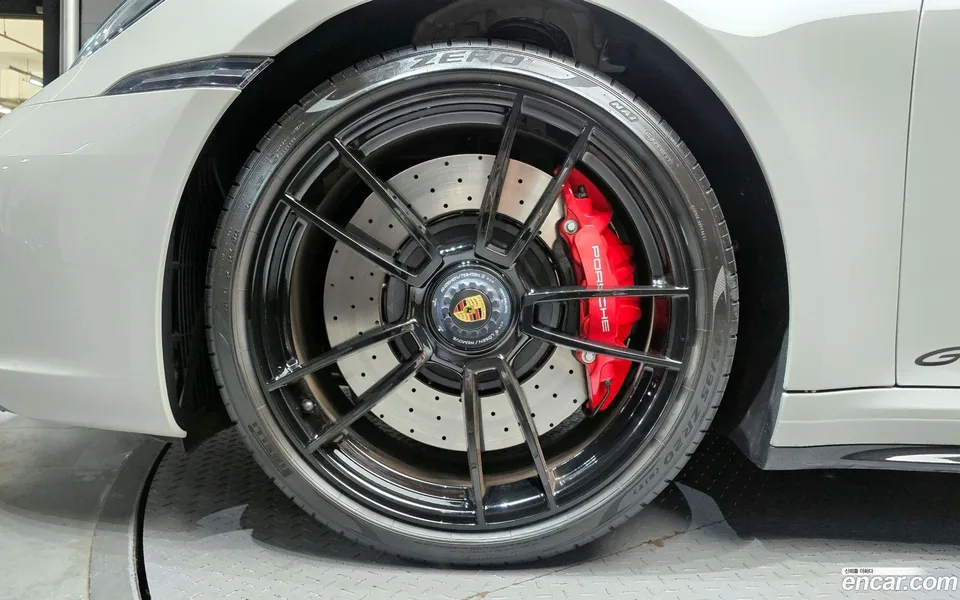 Porsche 911 (992) 4 GTS 2023 — миниатюра 5