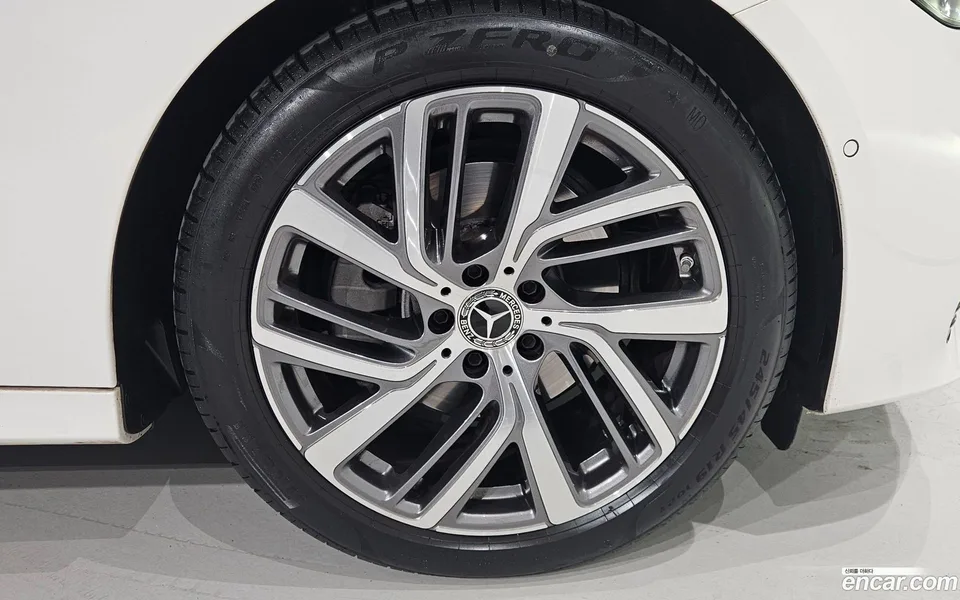 Mercedes-Benz E-Class E220d 4MATIC 2025 — миниатюра 2