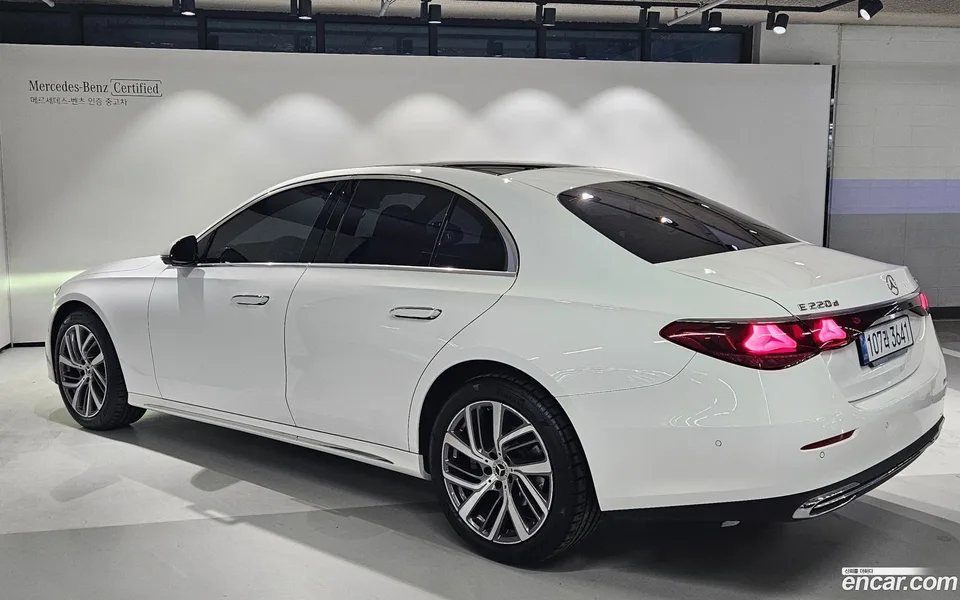 Mercedes-Benz E-Class E220d 4MATIC 2025 — миниатюра 3