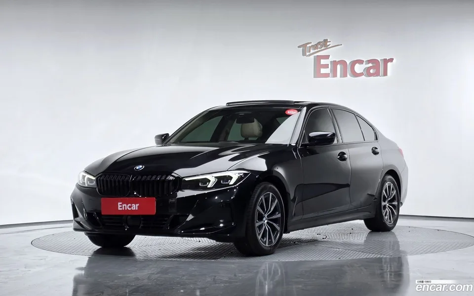 BMW 3 Series 320i 2023 — фото 1, купить с доставкой в Москву