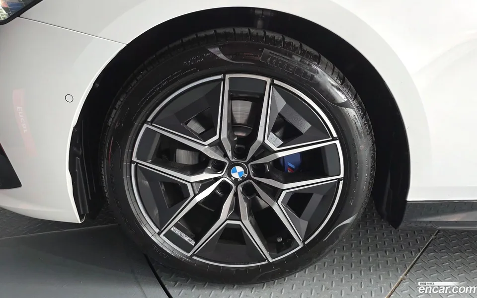 BMW 5 Series 520i M 2025 — миниатюра 2