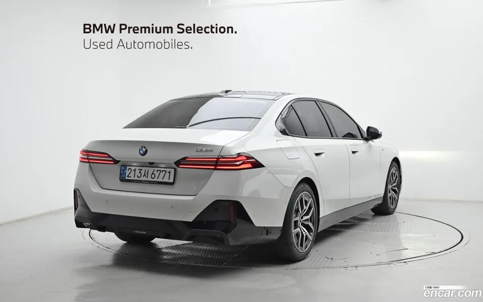 BMW 5 Series 520i M 2024 — thumbnail 2