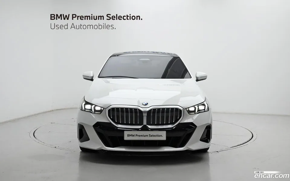 BMW 5 Series 520i M 2024 — thumbnail 3