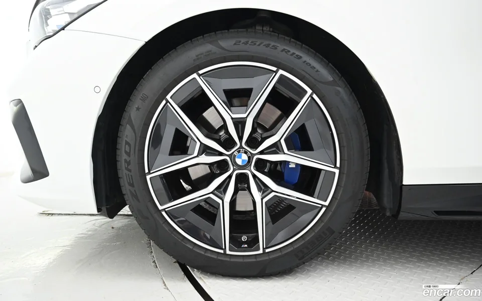 BMW 5 Series 520i M 2024 — thumbnail 5