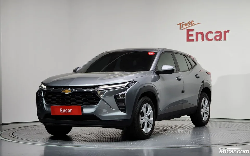 Chevrolet Trax Crossover 1.2 LS 2024 — photo 1, buy with delivery to Moscow