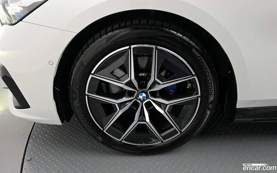 BMW 5 Series 520i M 2025 — миниатюра 5