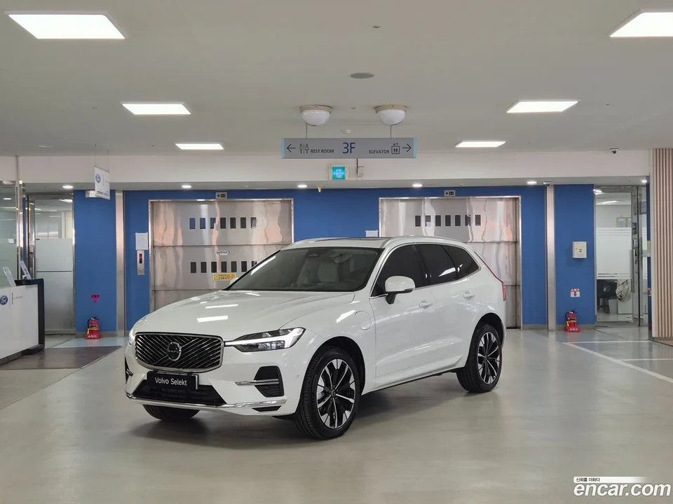 Volvo XC60 T8 2025 — фото 1, купить с доставкой в Москву