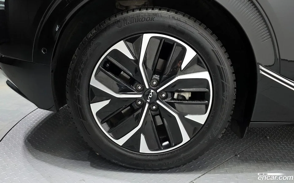 Kia EV6 2023 — миниатюра 2