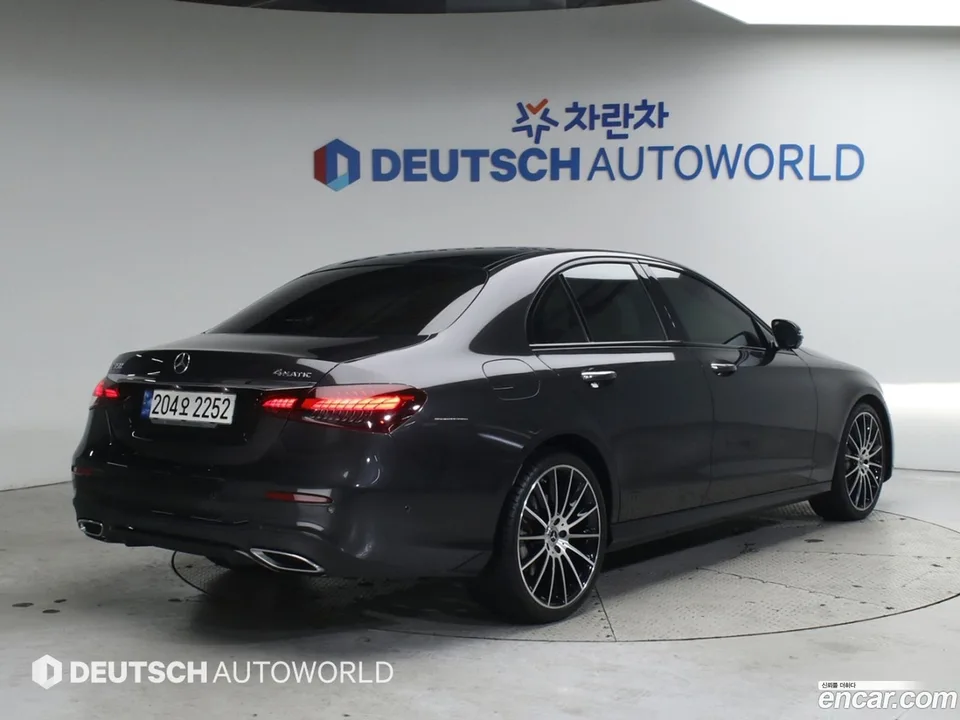 Mercedes-Benz E-Class E350 4MATIC AMG Line 2022 — миниатюра 4