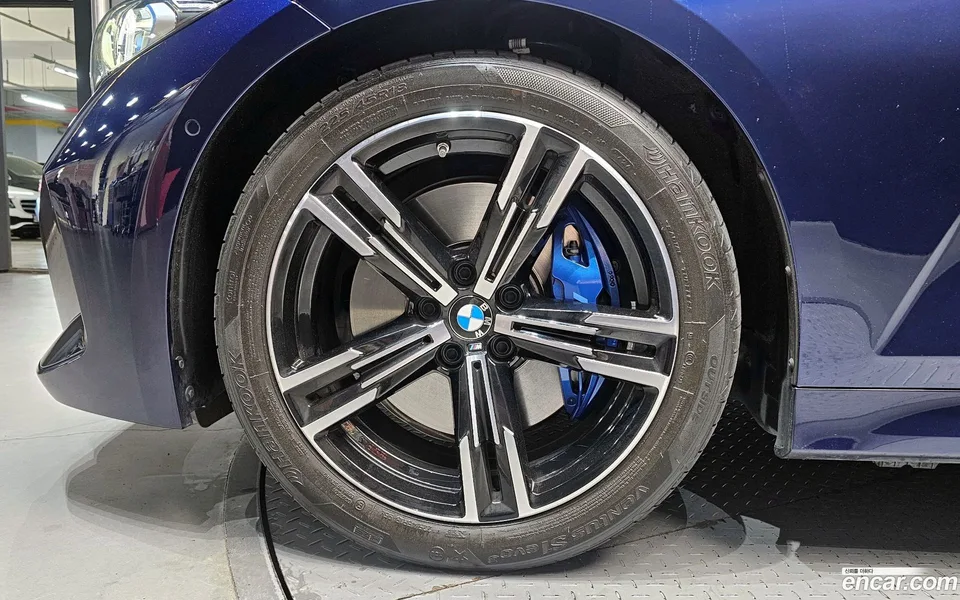 BMW 3 Series 320i M 2025 — миниатюра 2