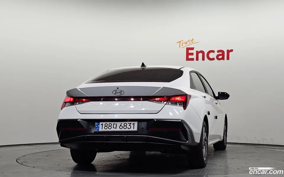 Hyundai Avante CN7 Hybrid 2023 — миниатюра 4
