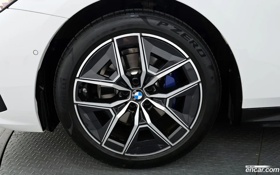 BMW 5 Series 520i M 2025 — миниатюра 2
