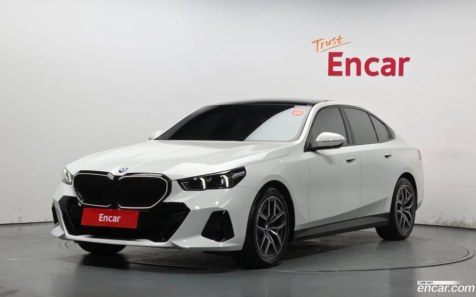 BMW 5 Series 520i M 2025 — фото 1, купить с доставкой в Москву
