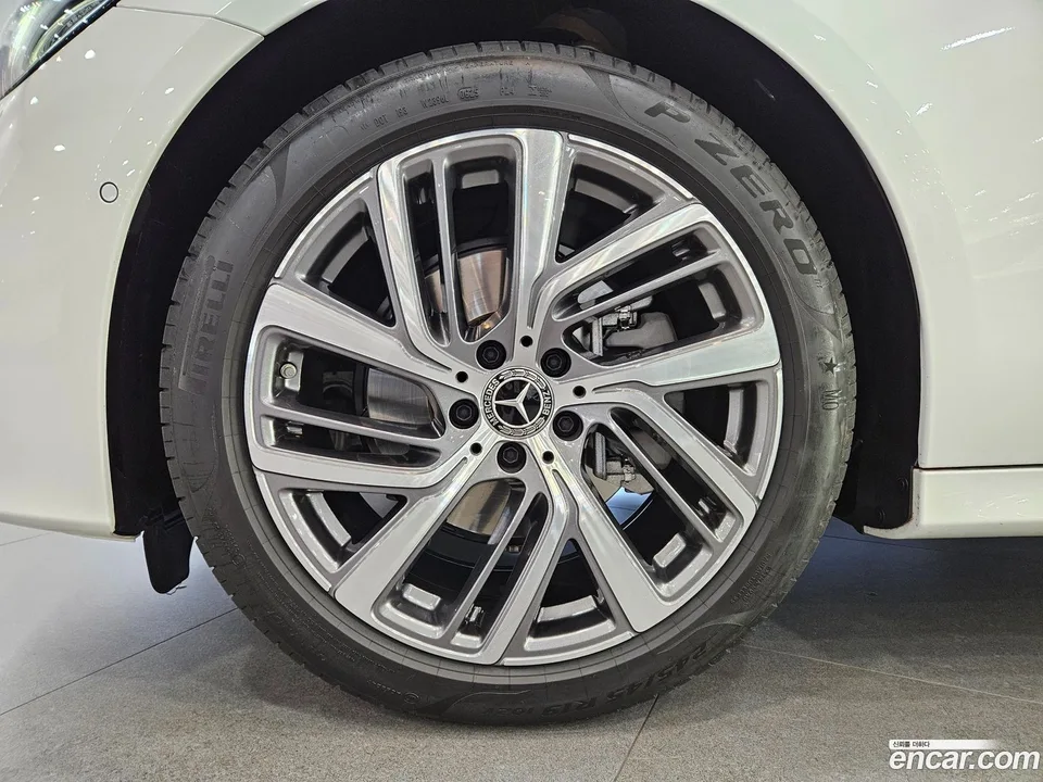 Mercedes-Benz E-Class E220d 4MATIC 2025 — миниатюра 2
