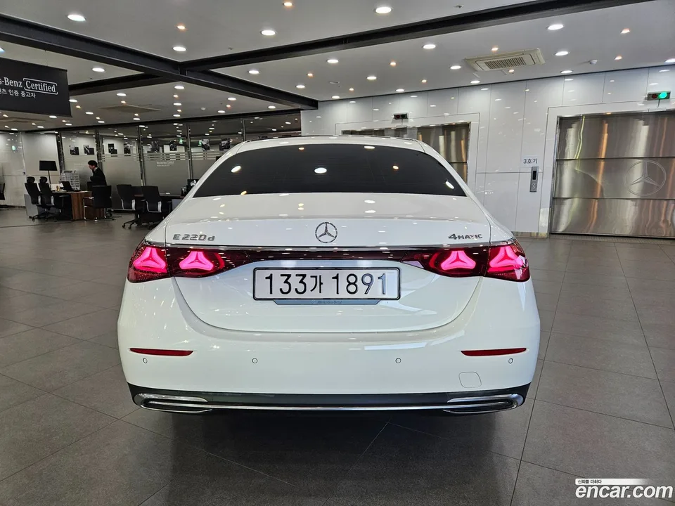 Mercedes-Benz E-Class E220d 4MATIC 2025 — миниатюра 4