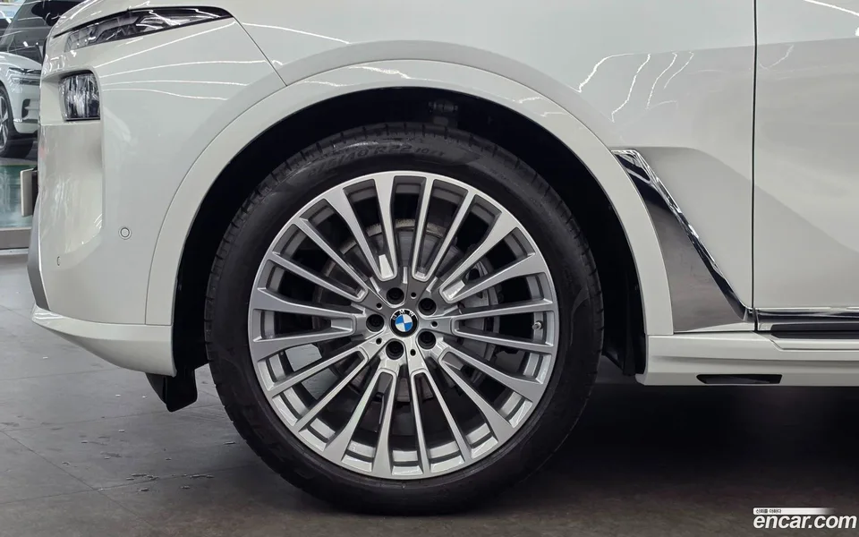 BMW X7 xDrive 40i 7 2025 — миниатюра 5