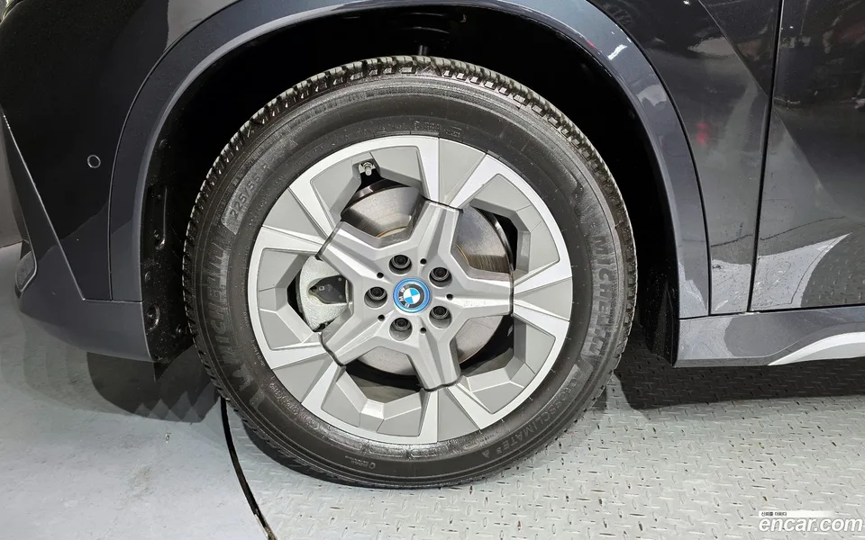 BMW iX1 xDrive 30 xLine 2024 — миниатюра 5
