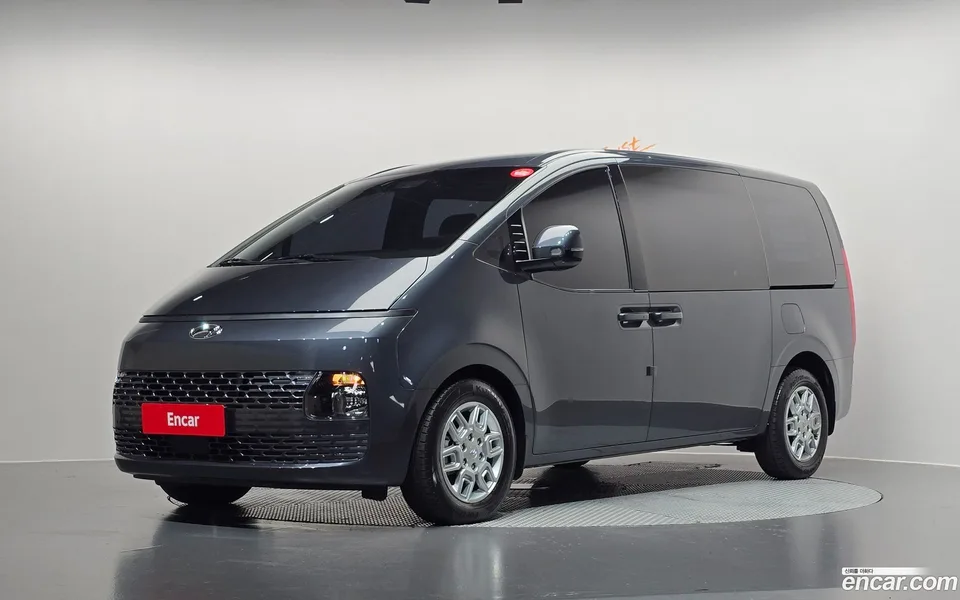 Hyundai Staria 5 2022 — фото 1, купить с доставкой в Москву