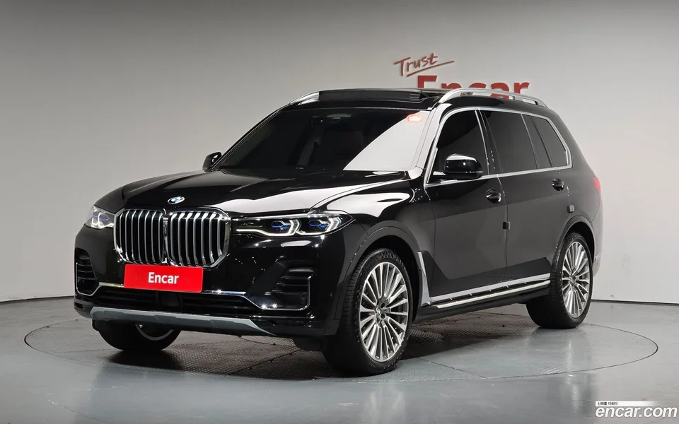 BMW X7 xDrive 40d 7 2022 — фото 1, купить с доставкой в Москву