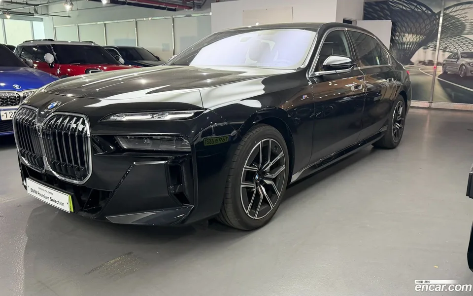 BMW 7 Series 740i xDrive M 2025 — фото 1, купить с доставкой в Москву