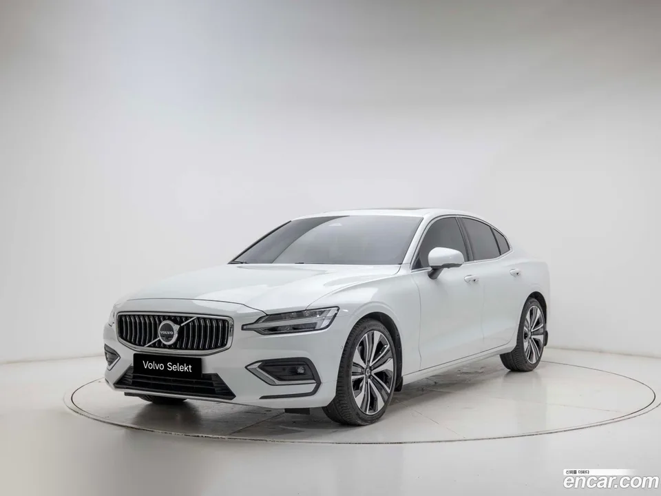 Volvo S60 B5 2024 — фото 1, купить с доставкой в Москву