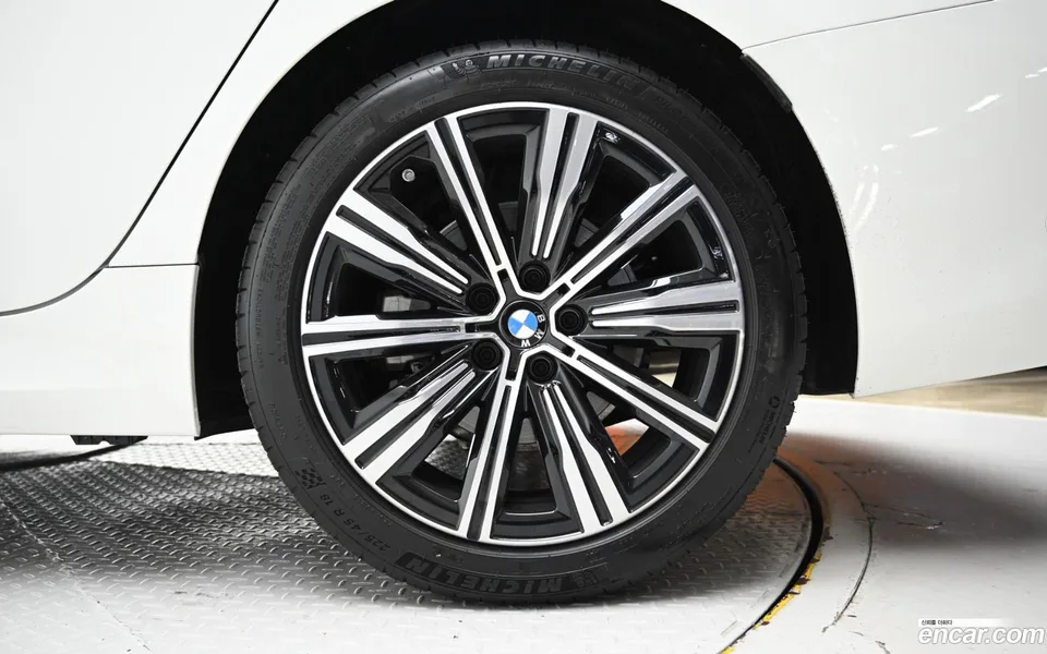 BMW 3 Series 320i 2025 — миниатюра 2