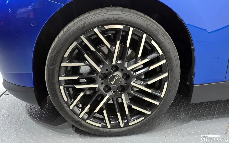 MINI Cooper Electric SE 2024 — thumbnail 2