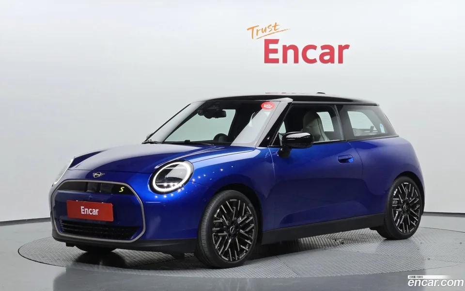 MINI Cooper Electric SE 2024 — photo 1, buy with delivery to Moscow